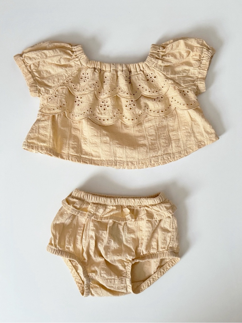 newborn 0-3 months • adorable eyelet bloomer set • yellow cotton summer girl